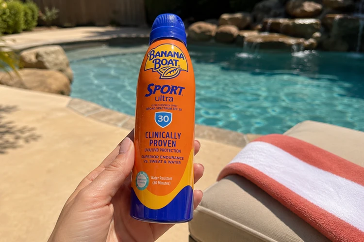 metal canister of banana boat sport spf 30 sunscreen spray