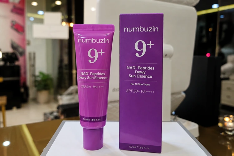 packaging and squeeze tube of numbuzin no.9 sunscreen